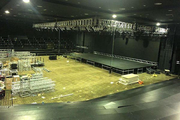 Large indoor layer bleachers in Malaysia On-site effects