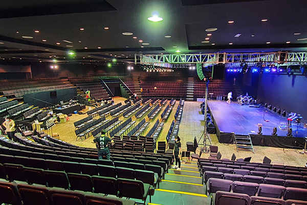 Large indoor layer bleachers in Malaysia On-site effects