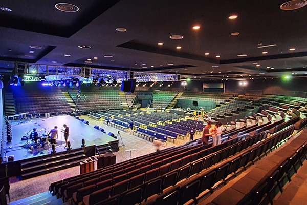 Large indoor layer bleachers in Malaysia On-site effects