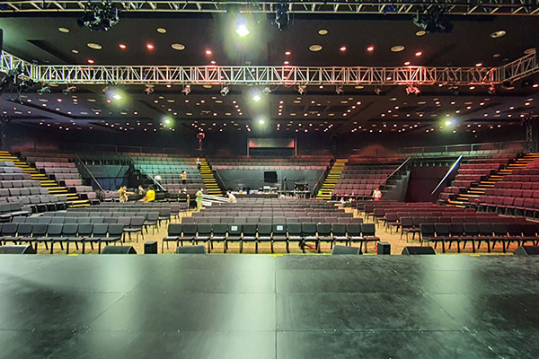 Large indoor layer bleachers in Malaysia On-site effects