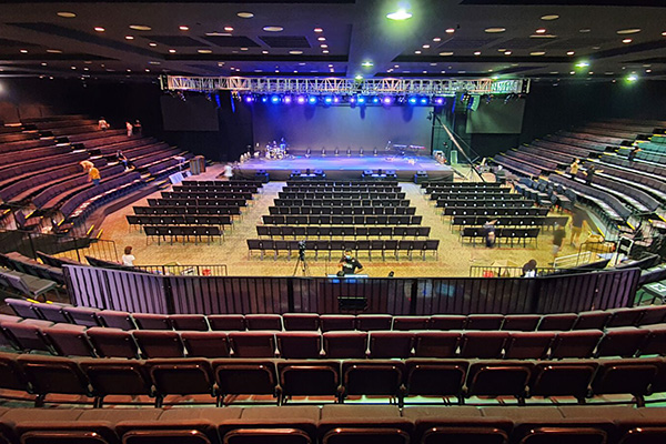 Large indoor layer bleachers in Malaysia On-site effects